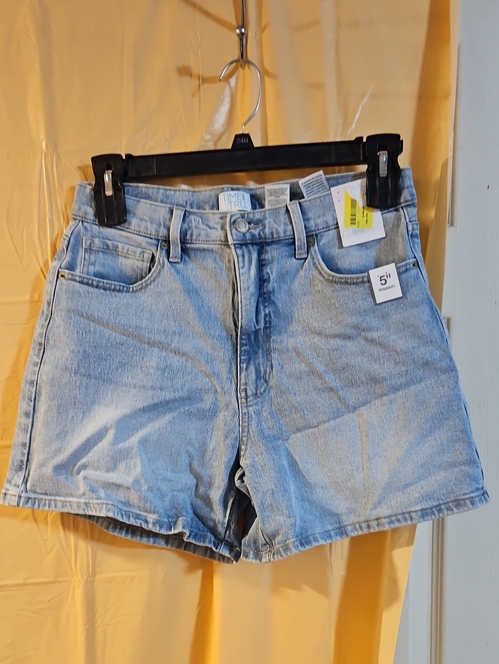 TIME AND TRU HIGH RISE DENIM SHORTS: 5 IN INSEAM: NEW WITH TAGS: SIZE 10